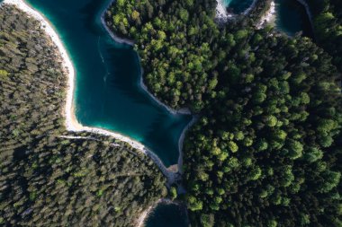Eibsee 'nin Almanya, Bavyera' daki hava görüntüleri.