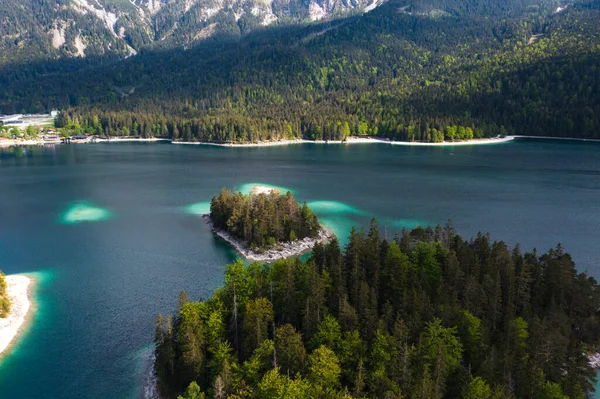 Krajobraz Jeziora Eibsee Turkusową Wodą Przed Szczytem Zugspitze Garmisch Partenkirchen — Zdjęcie stockowe