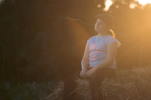Caucasian Girl Having Fun Sitting Top Golden Hay Bale Summer — Foto de Stock