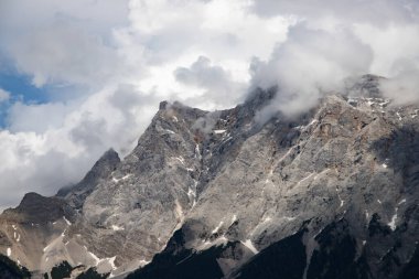 Almanya 'nın en yüksek dağı, Zugspitze ve tepesi, Kuzey Kireçtaşı Alpleri