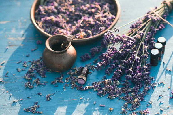 Bottle Lavender Essential Oil Fresh Lavender Flowers Wooden Rustic Table — Foto Stock