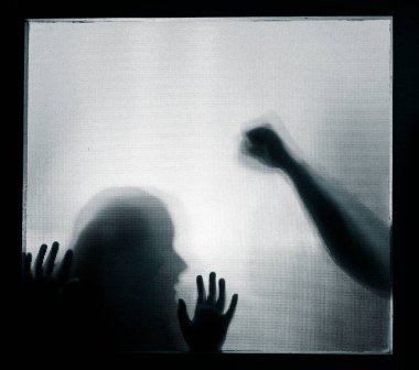 Çocuk şiddeti ve istismar konsepti. Aile içi şiddeti durdurun.