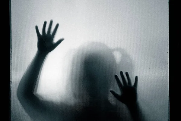 Chica Fantasma Horror Detrás Del Vidrio Mate Blanco Negro Concepto —  Fotos de Stock