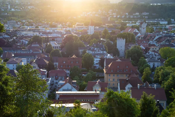 Ravensburgスカイライン バーデン ヴュルテンベルク州 ドイツ ヨーロッパ 魔法の夕日のラベンスブルク市の古い家の空中ビュー — ストック写真