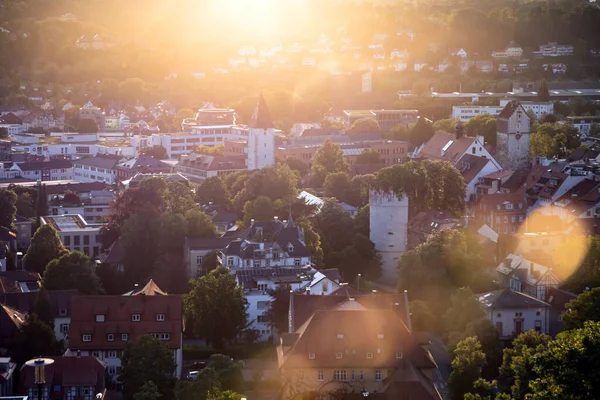 Ravensburgスカイライン バーデン ヴュルテンベルク州 ドイツ ヨーロッパ 魔法の夕日のラベンスブルク市の古い家の空中ビュー — ストック写真