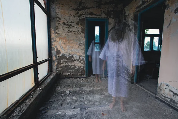 Ghost Abandoned Haunted House Horror Scene Scary Spirit Woman Halloween — Stockfoto