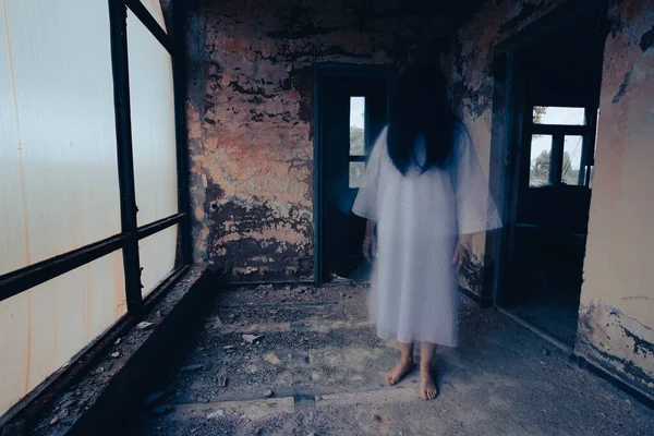 Ghost Abandoned Haunted House Horror Scene Scary Spirit Woman Halloween — 图库照片