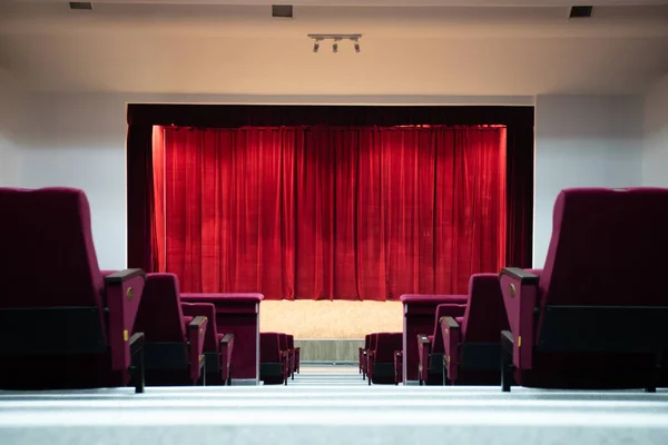 Theater Gordijn Podium Met Dramatische Verlichting — Stockfoto