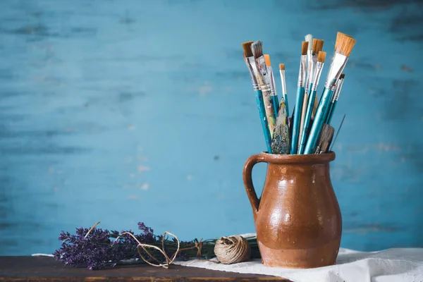 Still Life Paint Brushes Clay Jug Lavender Flower Vintage Turquoise — Photo