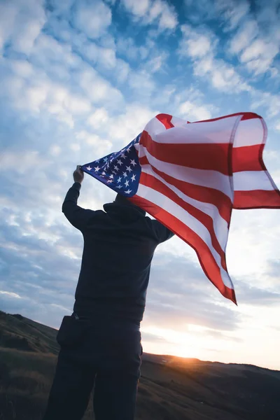 Man Holding American Usa Flag Sunset Independence Day Traveling America — Stock Photo, Image