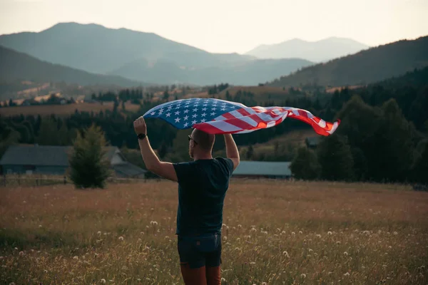 Man Holding American Usa Flag Sunset Independence Day Traveling America —  Fotos de Stock