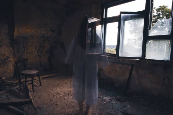 Ghost Abandoned Haunted House Horror Scene Scary Spirit Woman Halloween — Stockfoto