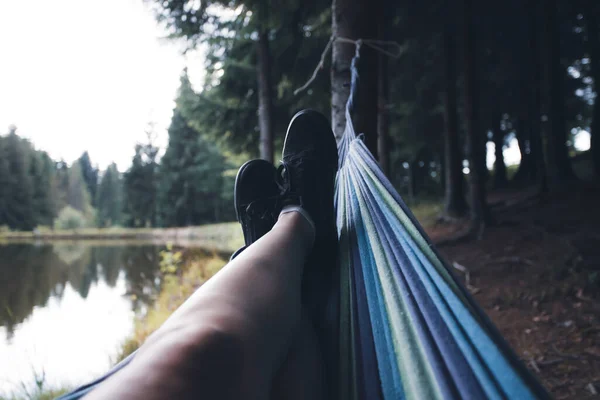 Person Feet Relaxing Hammock Lake Forest Summer Zen Concept — Stockfoto