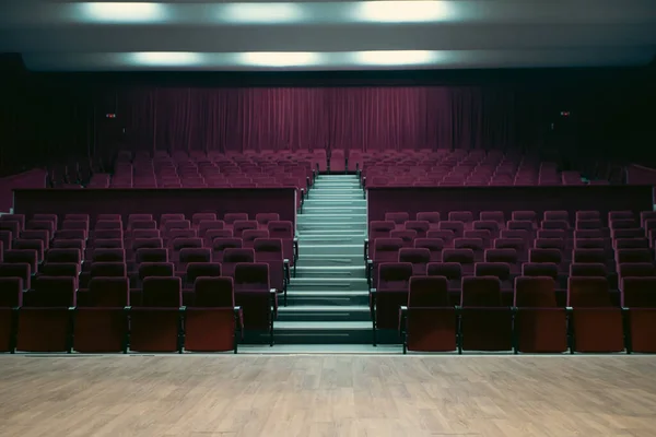 Leerer Kinosaal Mit Roten Stühlen Und Bühne Kino — Stockfoto