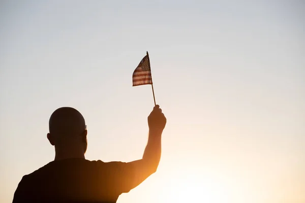 Man Holding American Usa Flag Sunset Independence Day Traveling America —  Fotos de Stock