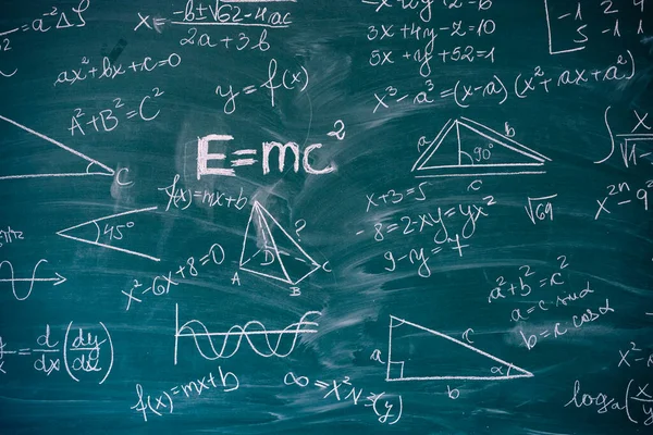 Pizarra Inscrita Con Fórmulas Científicas Cálculos Matemáticas Ciencia Educación — Foto de Stock
