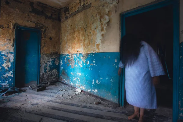 Ghost Abandoned Haunted House Horror Scene Scary Spirit Woman Halloween — Stockfoto