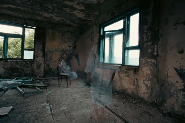 Ghost Abandoned Haunted House Horror Scene Scary Spirit Woman Halloween — Fotografia de Stock