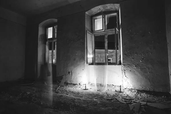 Ghost Abandoned Haunted House Night Horror Scene Scary Spirit Woman — Fotografia de Stock