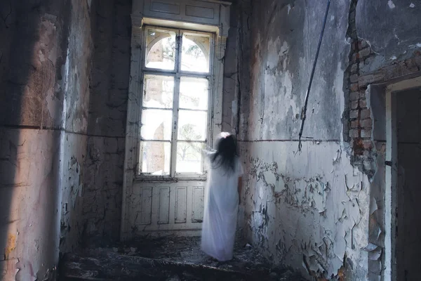 Fantasma Una Casa Abbandonata Infestata Scena Orrore Dello Spirito Spaventoso — Foto Stock
