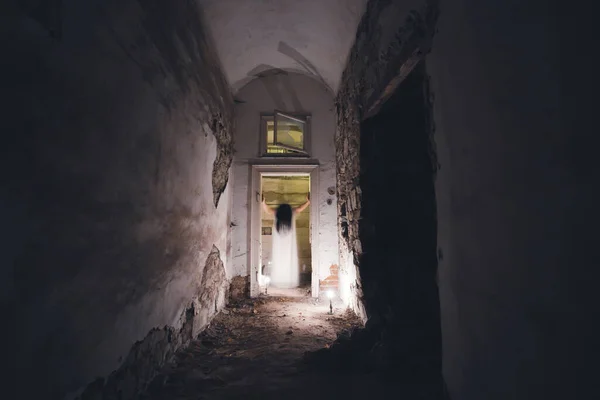 Fantasma Casa Abandonada Assombrada Cena Terror Espírito Assustador Uma Mulher — Fotografia de Stock