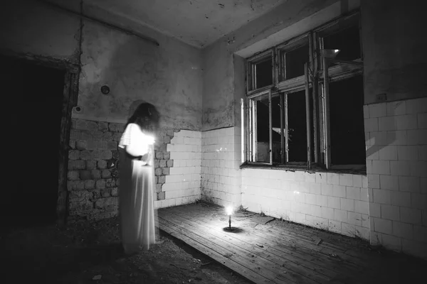 Ghost Abandoned Haunted House Night Horror Scene Scary Spirit Woman — Foto de Stock