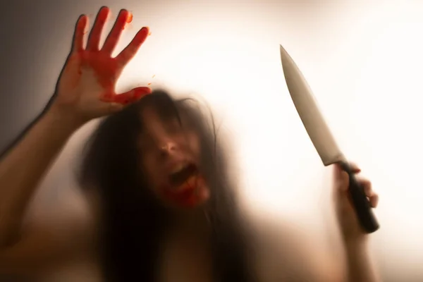 Horreur Fond Halloween Silhouette Ombragée Derrière Verre Tenant Couteau Les — Photo