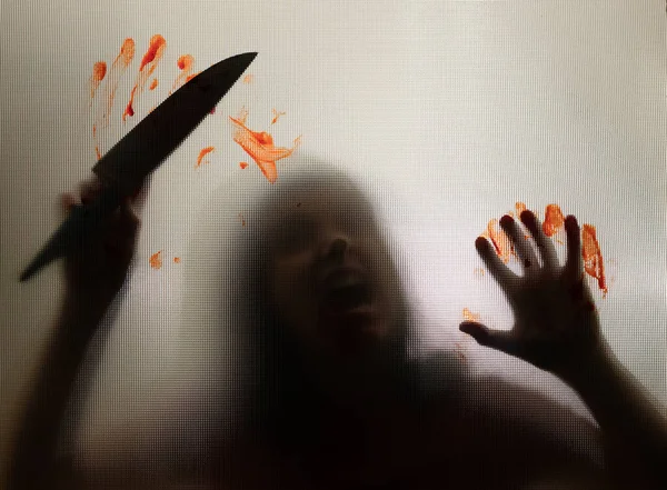 Horror Fundal Halloween Figură Umbrită Spatele Sticlei Care Ține Cuțit — Fotografie, imagine de stoc