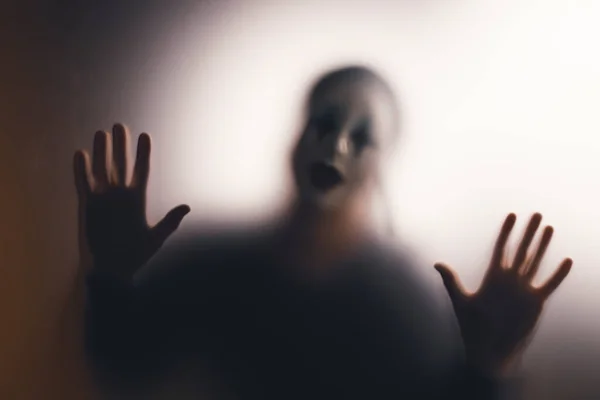 Mulher Fantasma Terror Atrás Vidro Fosco Conceito Festival Halloween — Fotografia de Stock