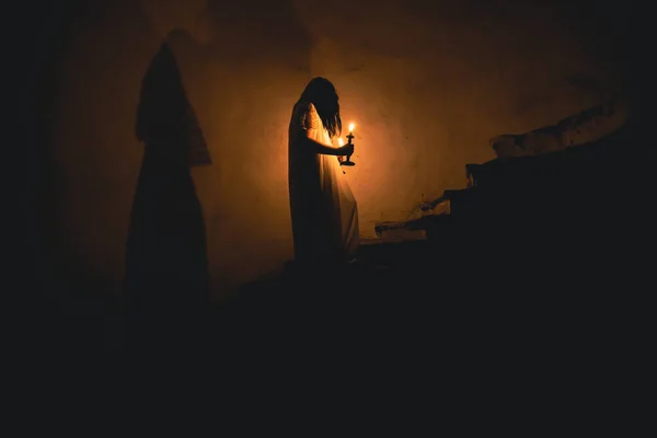 Fantasma Casa Abandonada Assombrada Cena Terror Espírito Assustador Uma Mulher — Fotografia de Stock