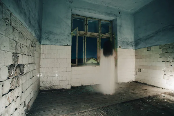 Ghost Abandoned Haunted House Horror Scene Scary Spirit Woman Halloween — 图库照片