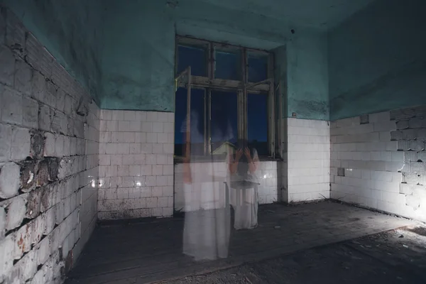 Ghost Abandoned Haunted House Horror Scene Scary Spirit Woman Halloween — 图库照片