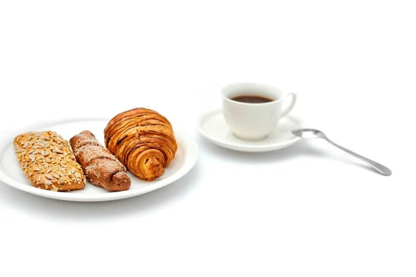 Una tazza di caffè nero e pane per la colazione — Foto Stock