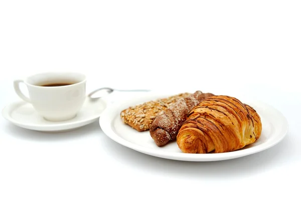 Uma xícara de café preto e pão de pequeno-almoço — Fotografia de Stock