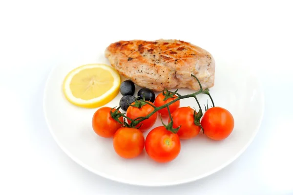 Stekt kycklingfilé med grönsaker — Stockfoto