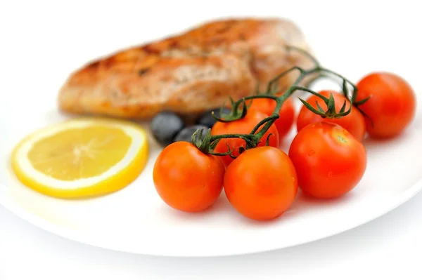 Fried chicken fillet with vegetables — Stock Photo, Image