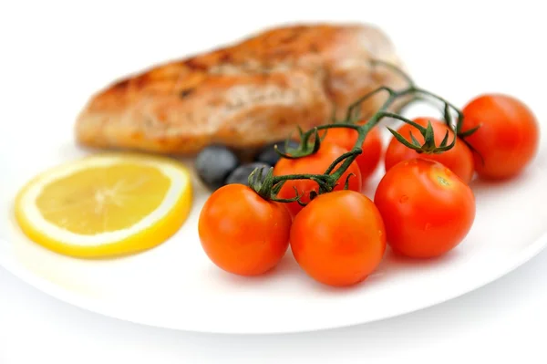 Gebratenes Hühnerfilet mit Gemüse Stockfoto