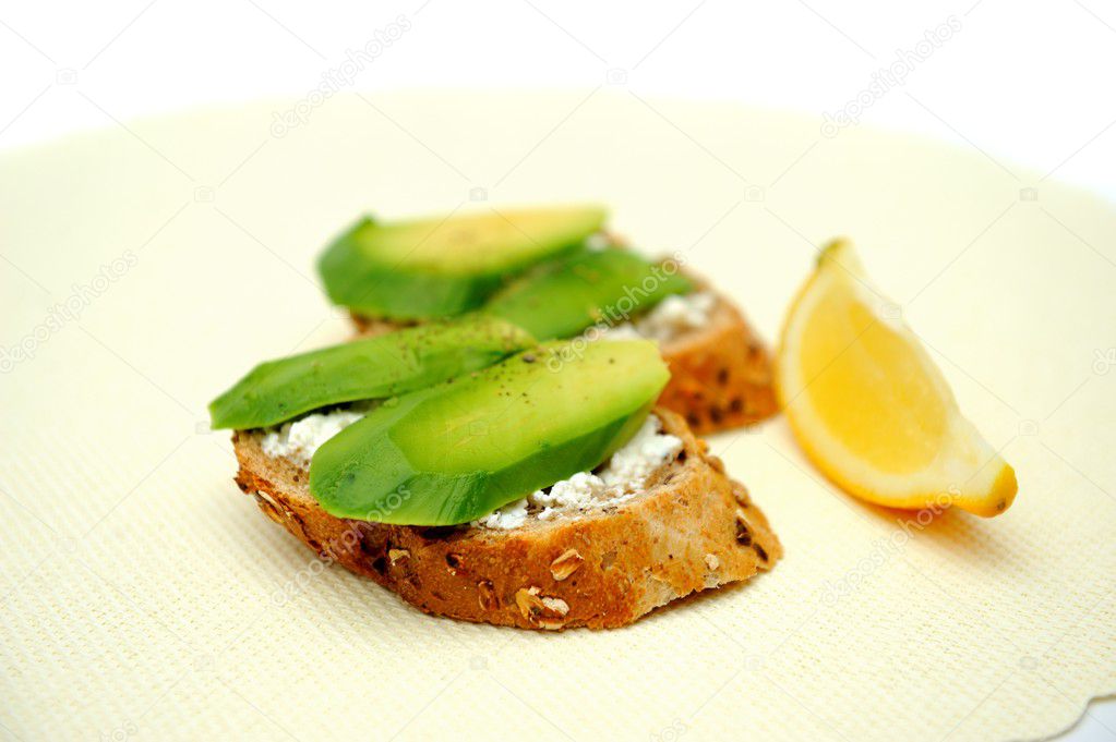 Healthy avocado snacks and a piece of lemon