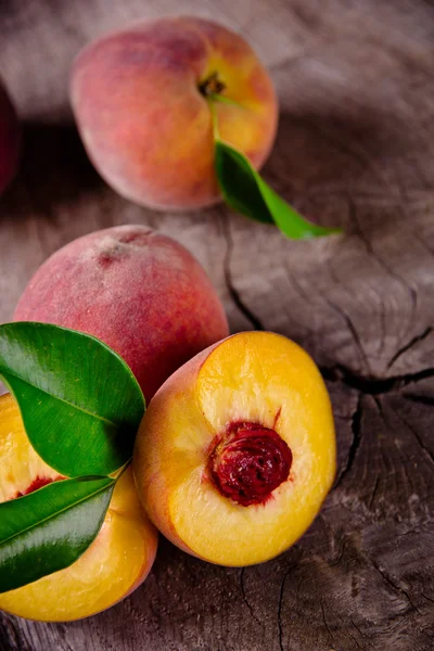 Fresh peaches — Stock Photo, Image