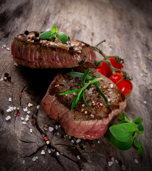 Gegrilde BBQ-steaks — Stockfoto