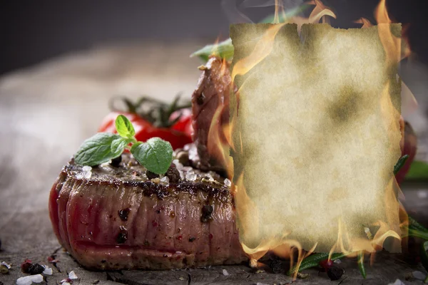 Filetes de carne a la parrilla —  Fotos de Stock