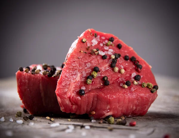 Raw beef steaks — Stock Photo, Image