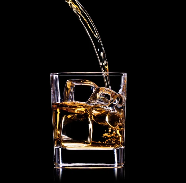 Glas mit Whisky — Stockfoto