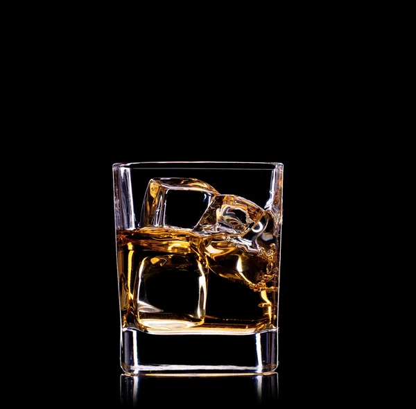 Glas mit Whisky — Stockfoto