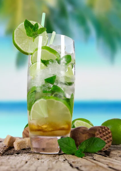 Cocktails på stranden — Stockfoto
