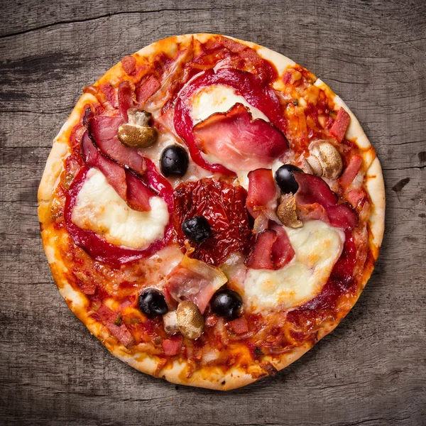 Výborná italská pizza — Stock fotografie