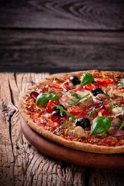 Deliciosa pizza italiana —  Fotos de Stock