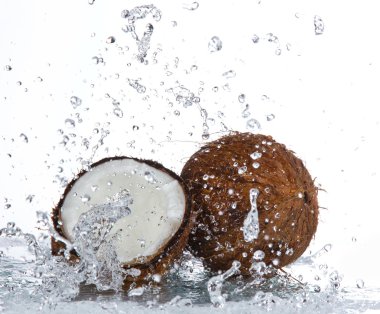 kırık Hindistan cevizi