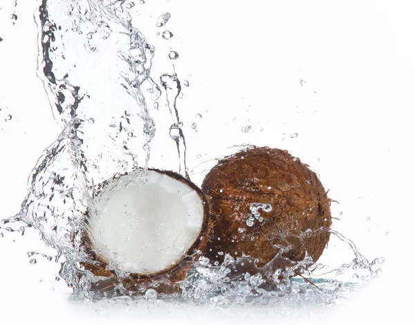 Gebarsten kokosnoot — Stockfoto