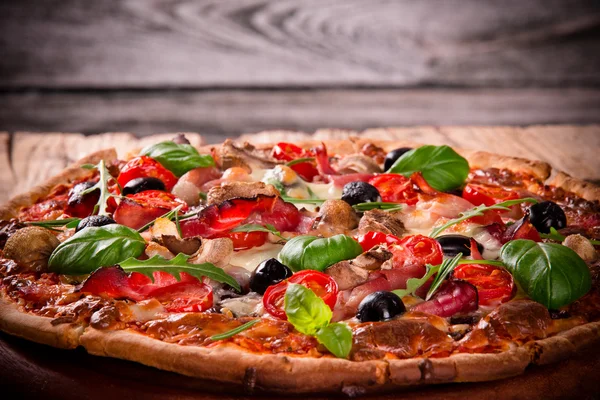 Deliciosa pizza italiana — Foto de Stock